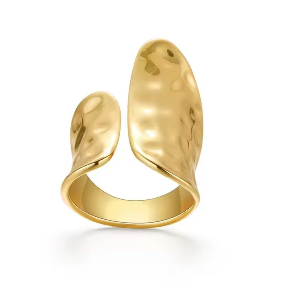 Sculpted Gold Ring - Picture 3 of 11
